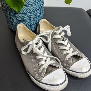 Women's Converse size 7.5